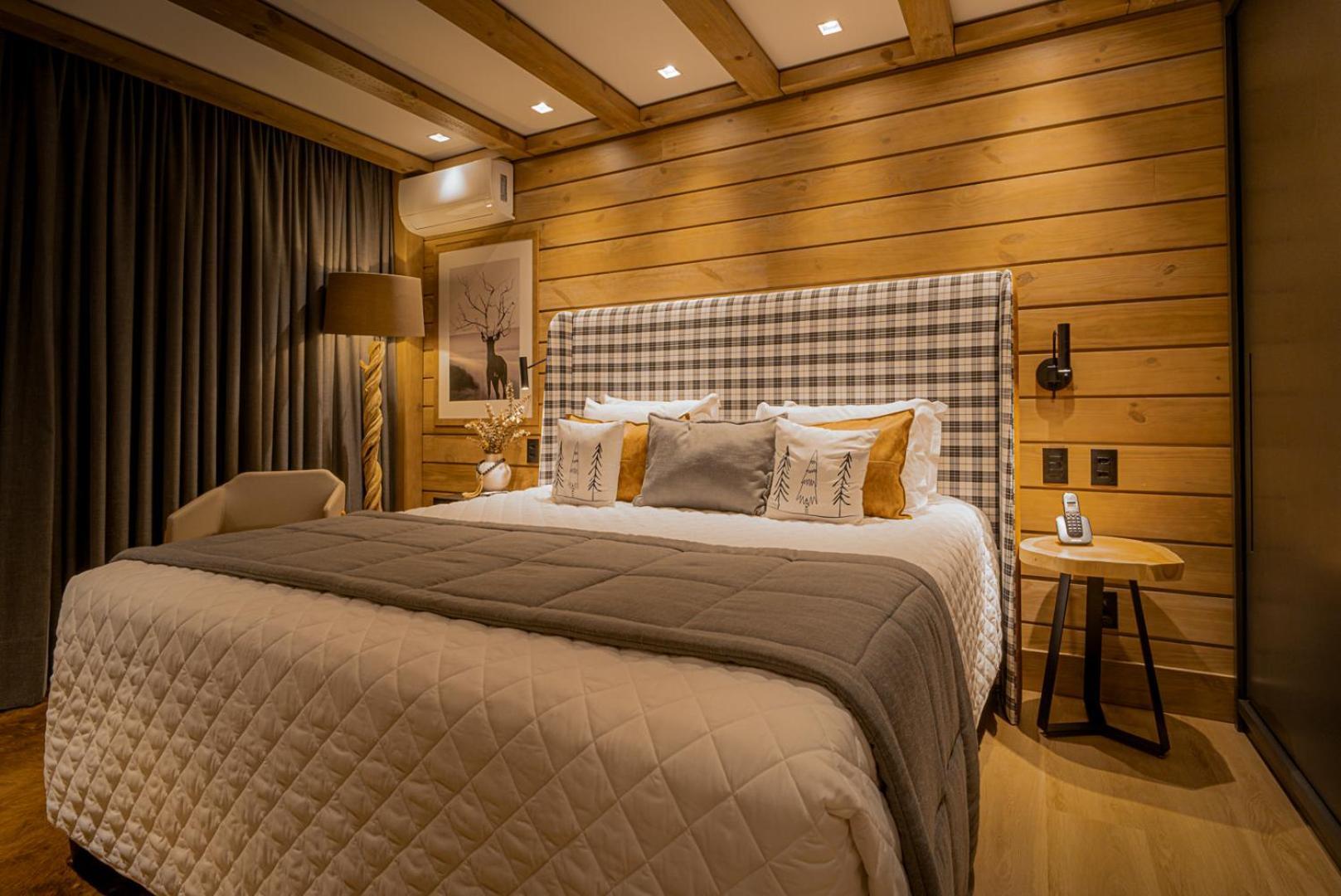 Deluxe King Suite